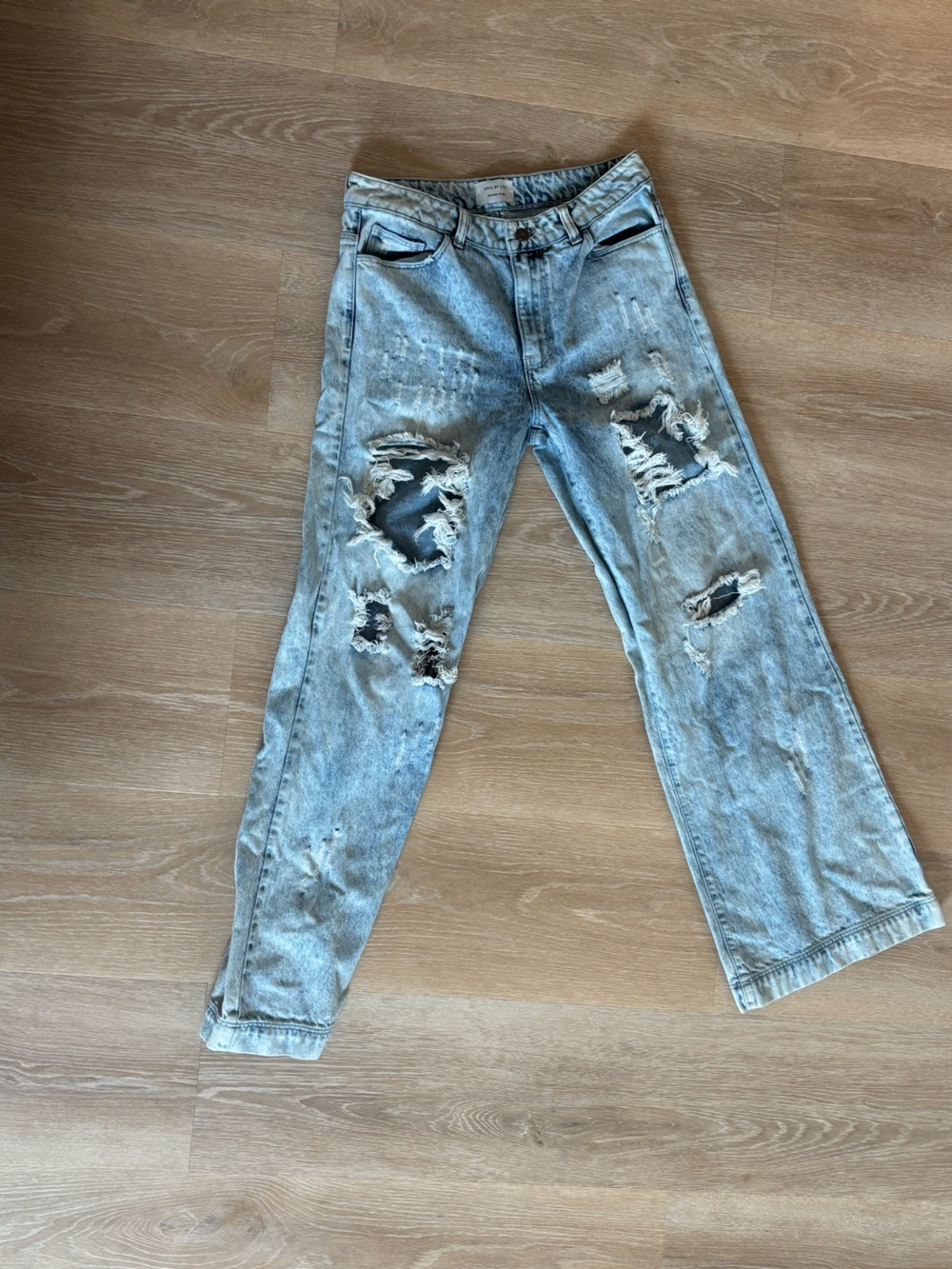 Light Wash Distressed Ripped Jeans - Light Blue